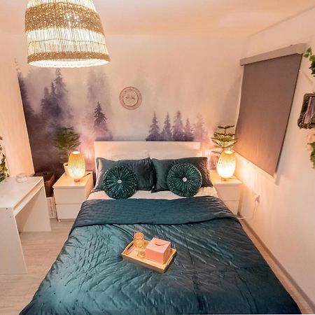 Forest Work & Relax Accommodation Overstone Bagian luar foto