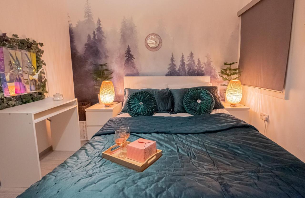Forest Work & Relax Accommodation Overstone Bagian luar foto