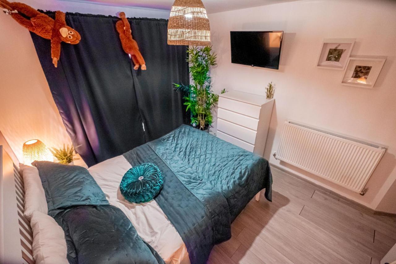 Forest Work & Relax Accommodation Overstone Bagian luar foto
