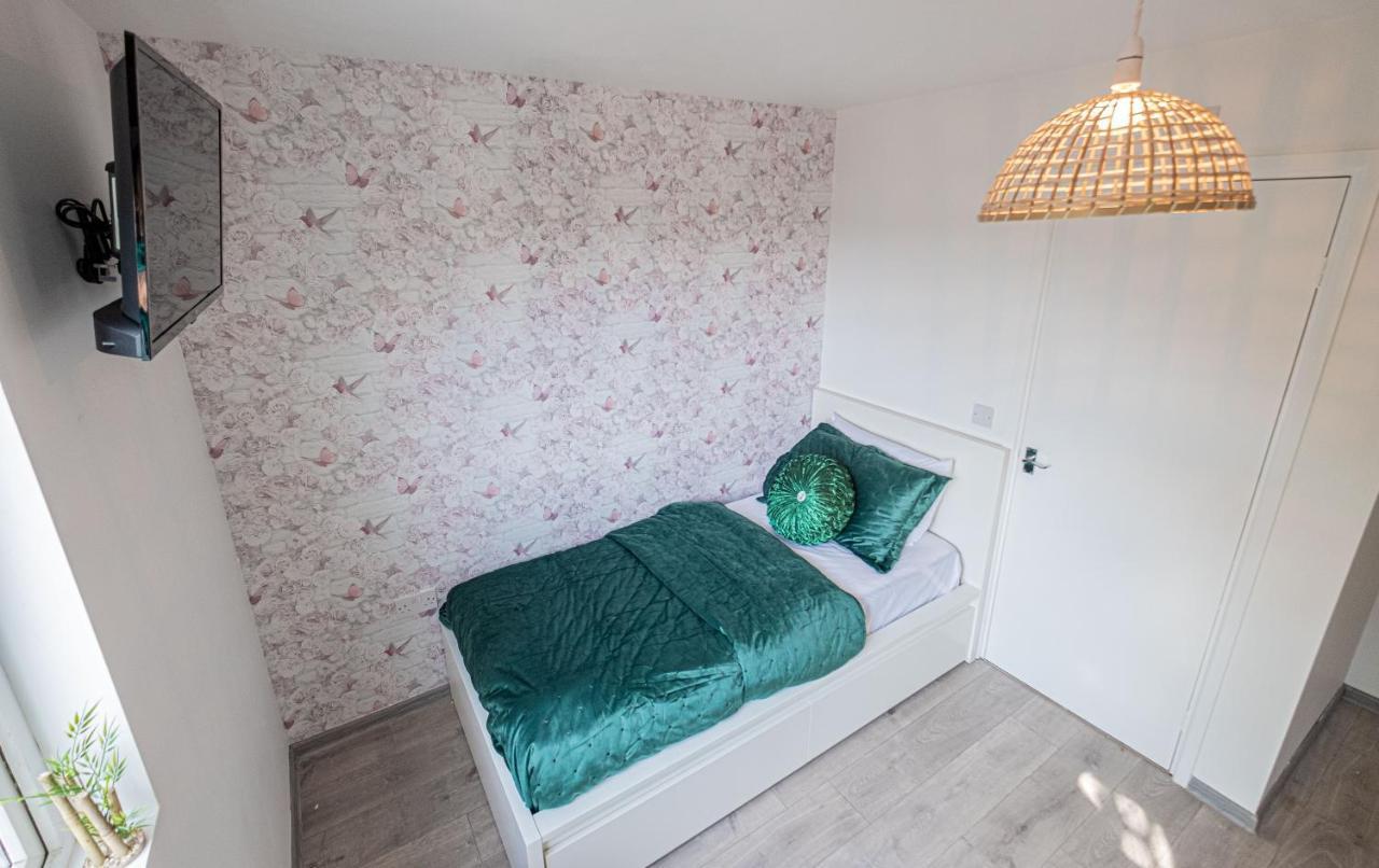 Forest Work & Relax Accommodation Overstone Bagian luar foto