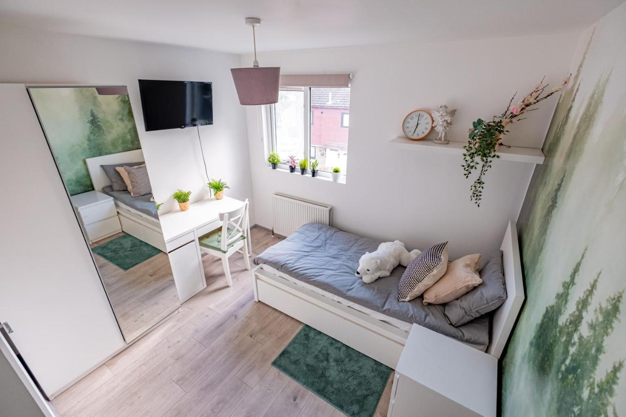 Forest Work & Relax Accommodation Overstone Bagian luar foto
